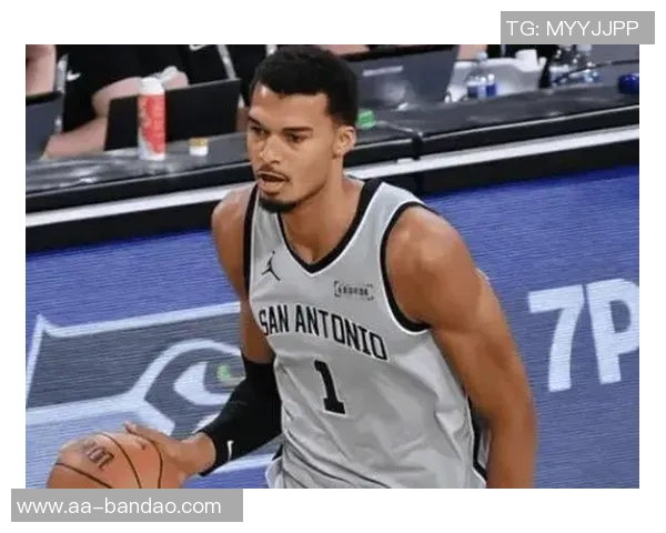 文班亚马自信心态与身体素质的完美结合展现无畏精神